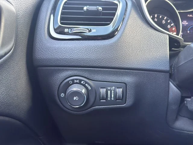 Used 2018 Black Jeep Latitude image 24