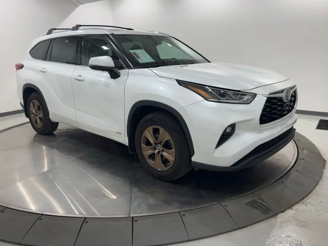 Certified Used 2022 Beige Toyota Bronze Edition image 7