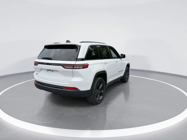 Used 2023 White/off-white Jeep Altitude X image 8