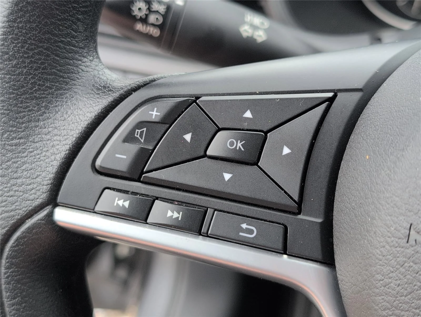 Used 2025 Gun Metallic Nissan SV image 25