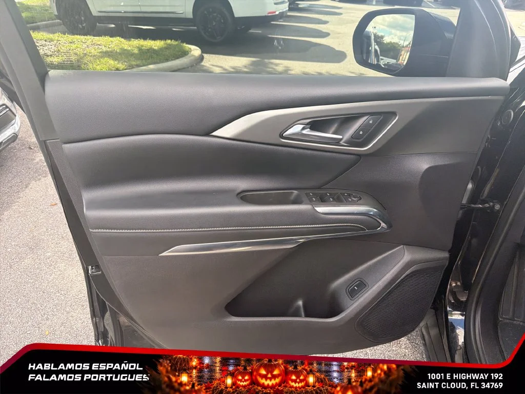 Used 2025 Mosaic Black Metallic Chevrolet LT image 10