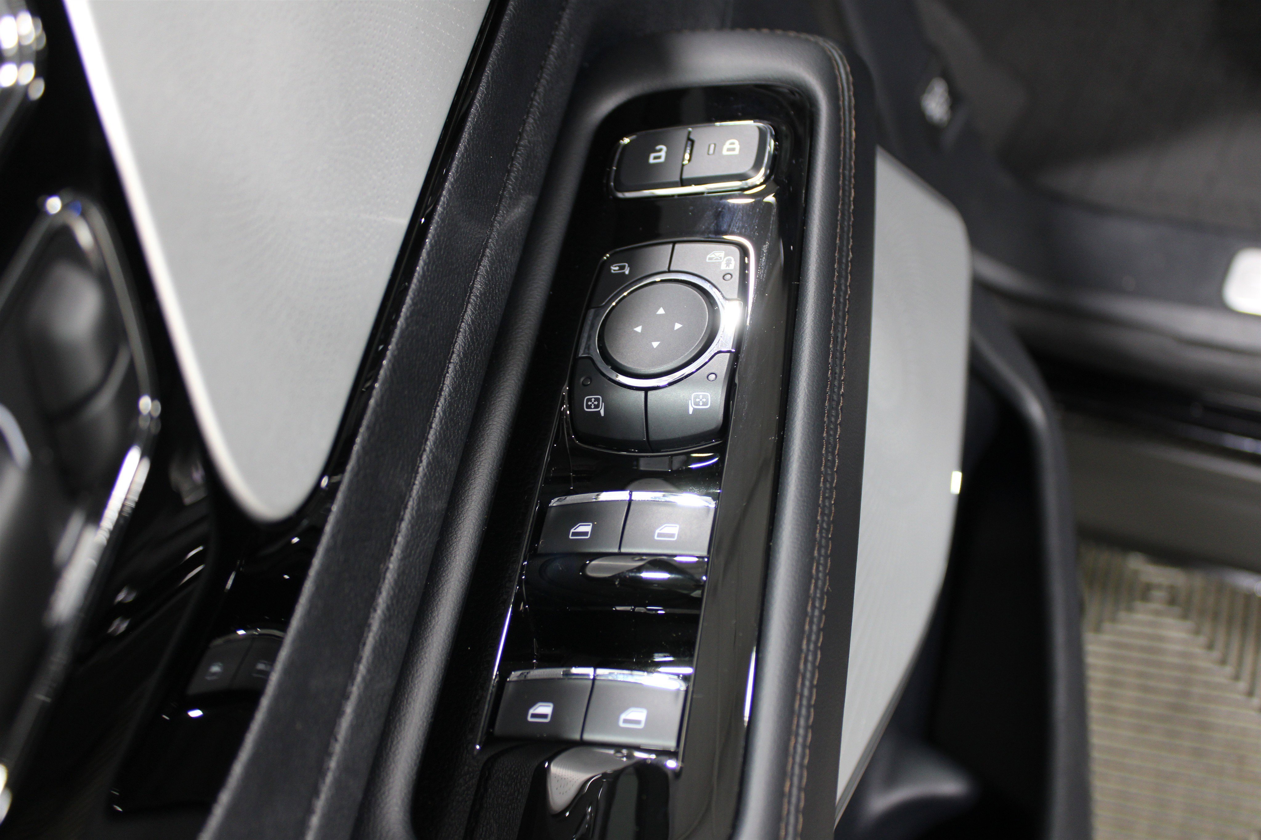 2025 Lincoln Aviator Reserve photo 4