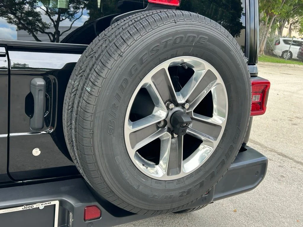 Certified Used 2018 Black Jeep Unlimited Sahara image 37