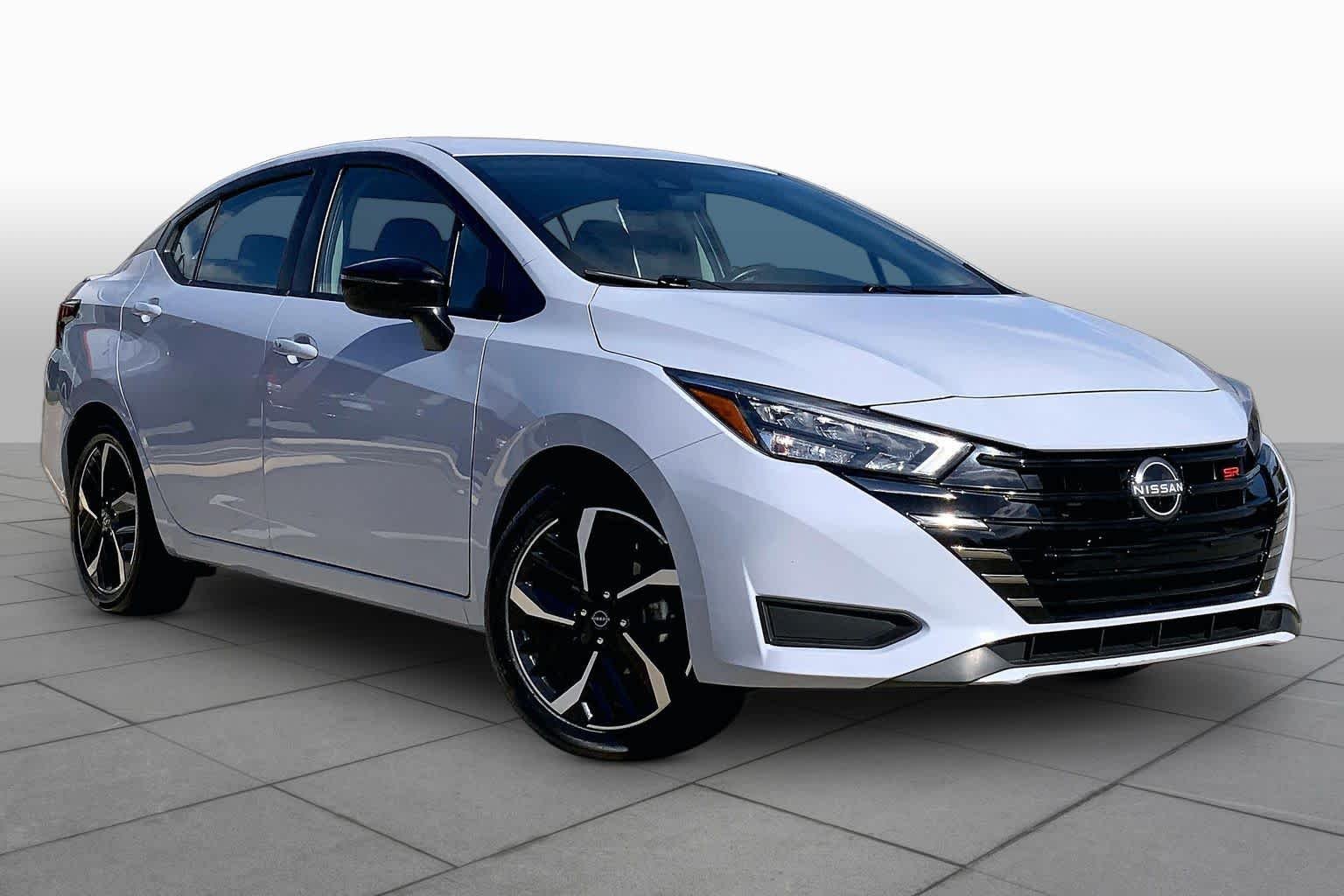 Used 2025 Gray Sky Pearl Nissan SR image 3