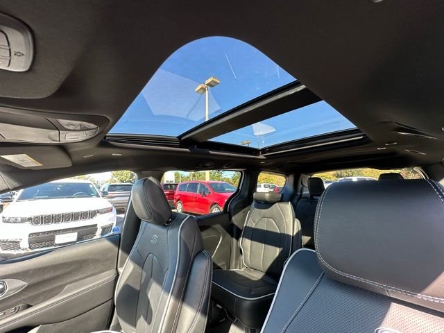 2026 Chrysler Pacifica Limited - Photo 25