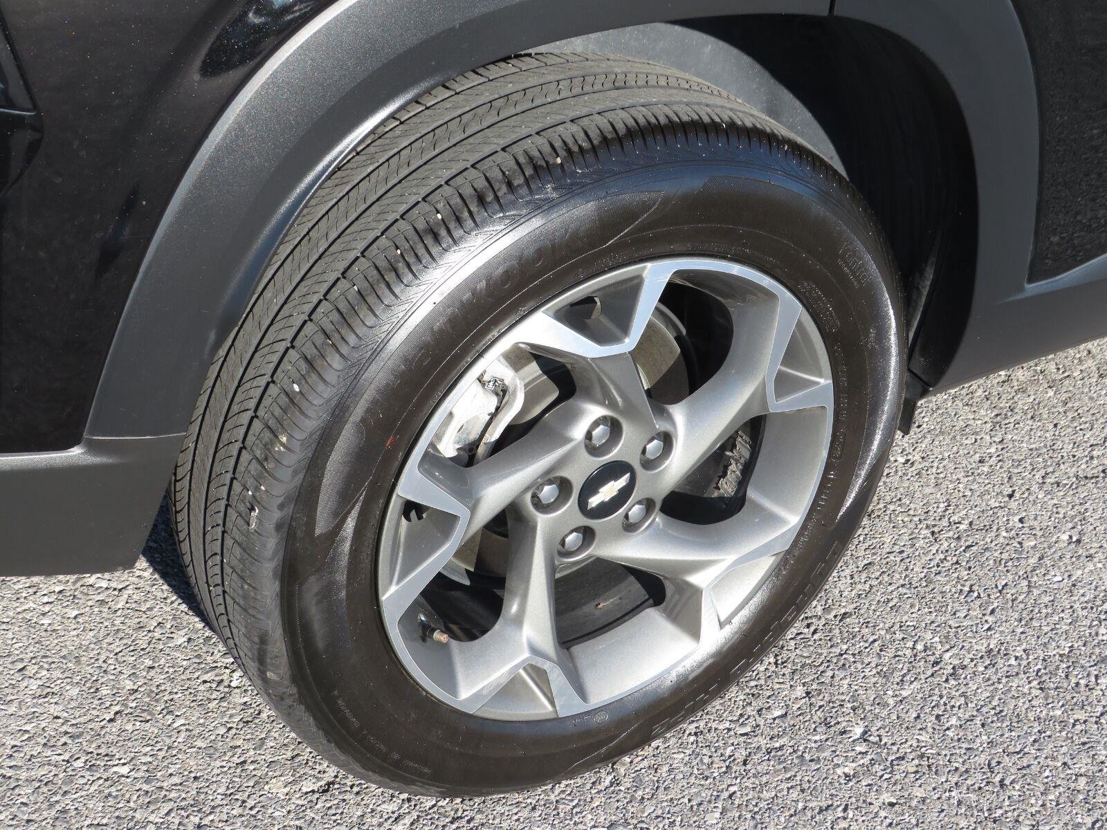 Used 2024 MOSAIC BLACK METALLIC CHEVROLET TRUCK  image 9