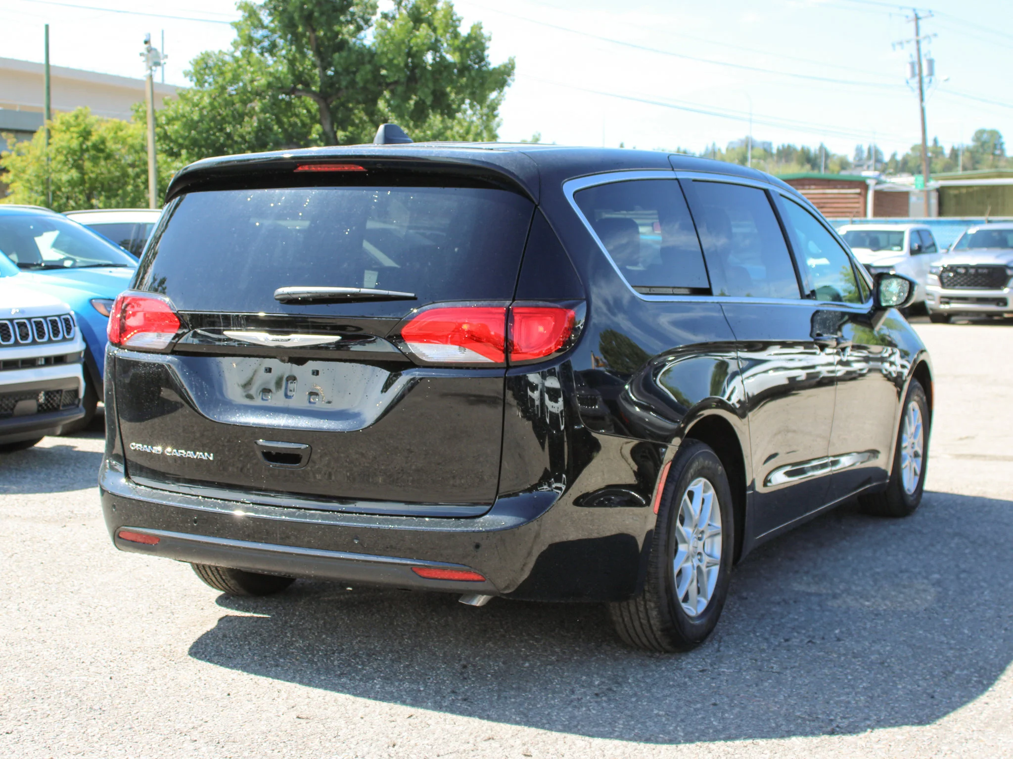 Used 2025 Black Chrysler SXT*, Heated Leather, Remote Start, Lane Departure Warning image 4