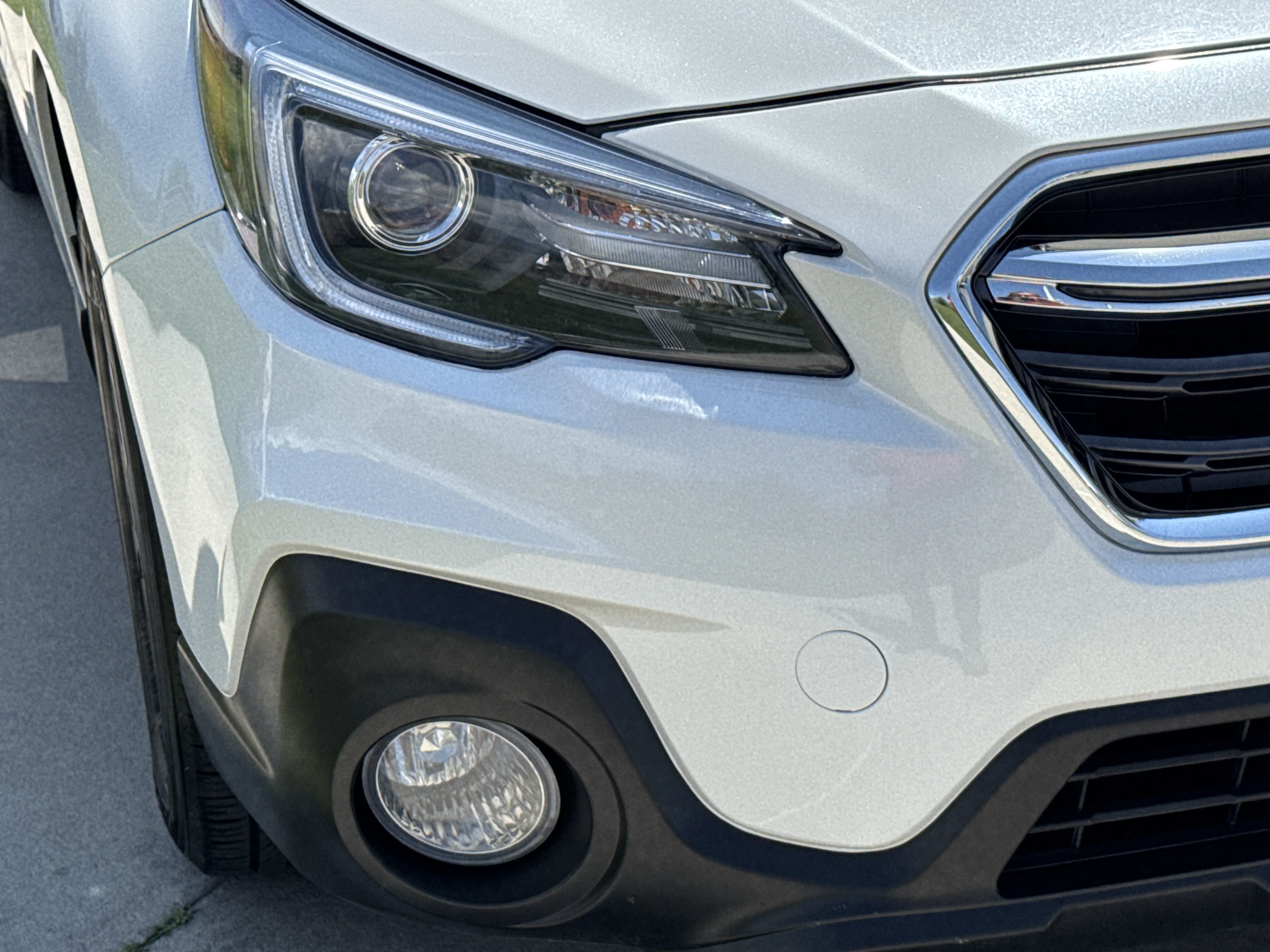 Used 2019 Crystal White Pearl Subaru Limited image 11