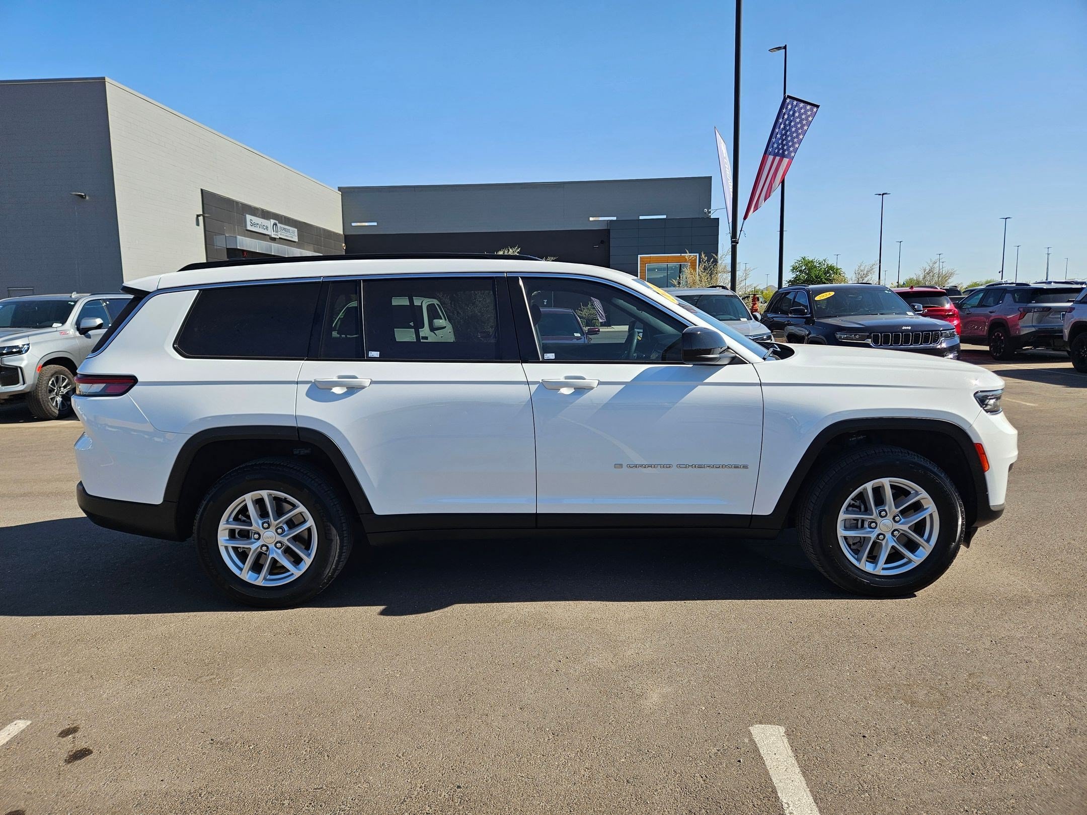 Used 2024 White Jeep Laredo 4x4 image 6