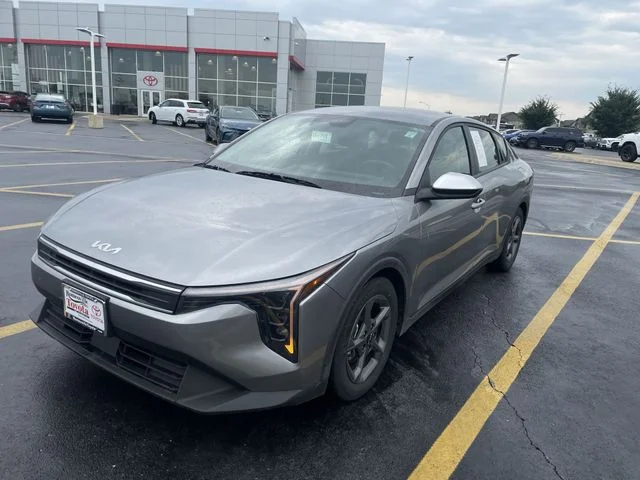 2025 Kia K4 LXS - Photo 12