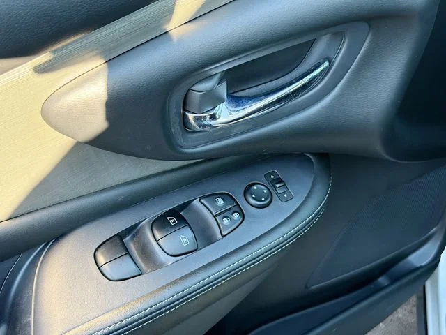 Used 2018 Silver Nissan SV image 19