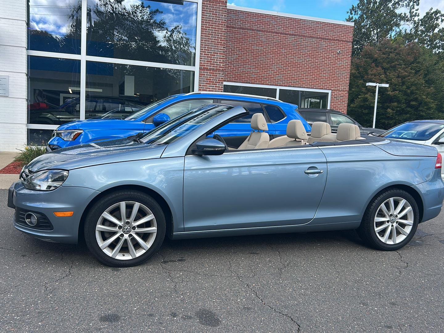 Used 2012 Horizon Blue Metallic Volkswagen Komfort image 13
