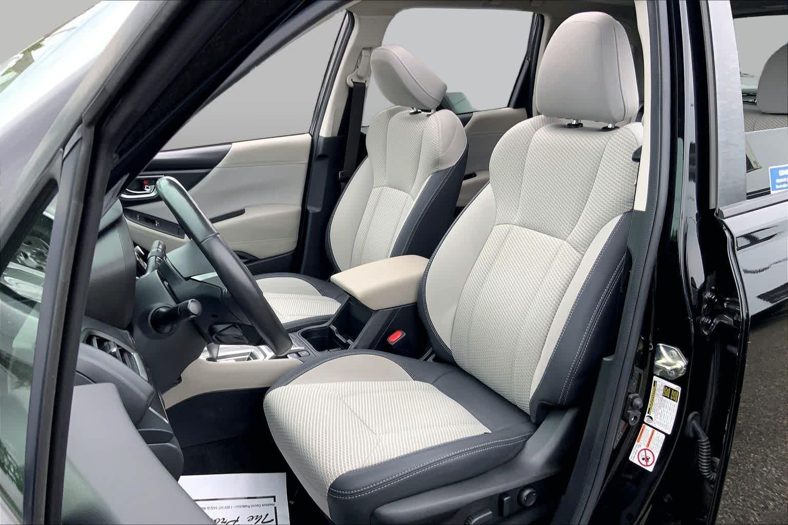 Used 2019 Crystal Black Silica Subaru Premium image 9