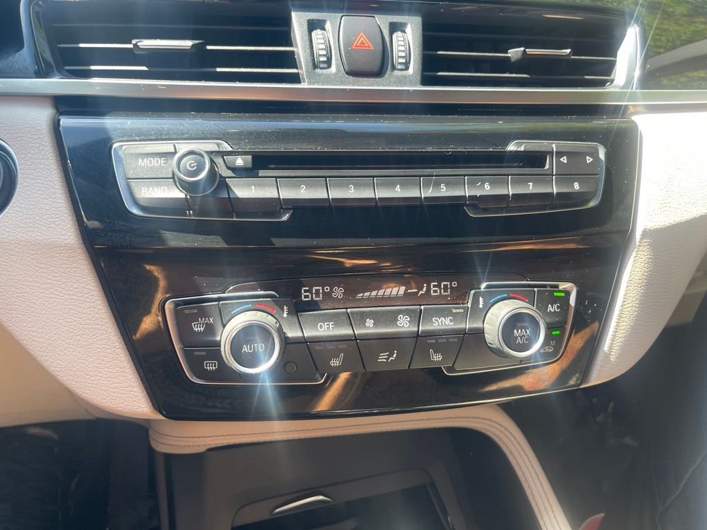 Used 2018  BMW xDrive28i image 22