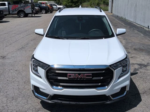 Used 2023 White GMC SLE image 22