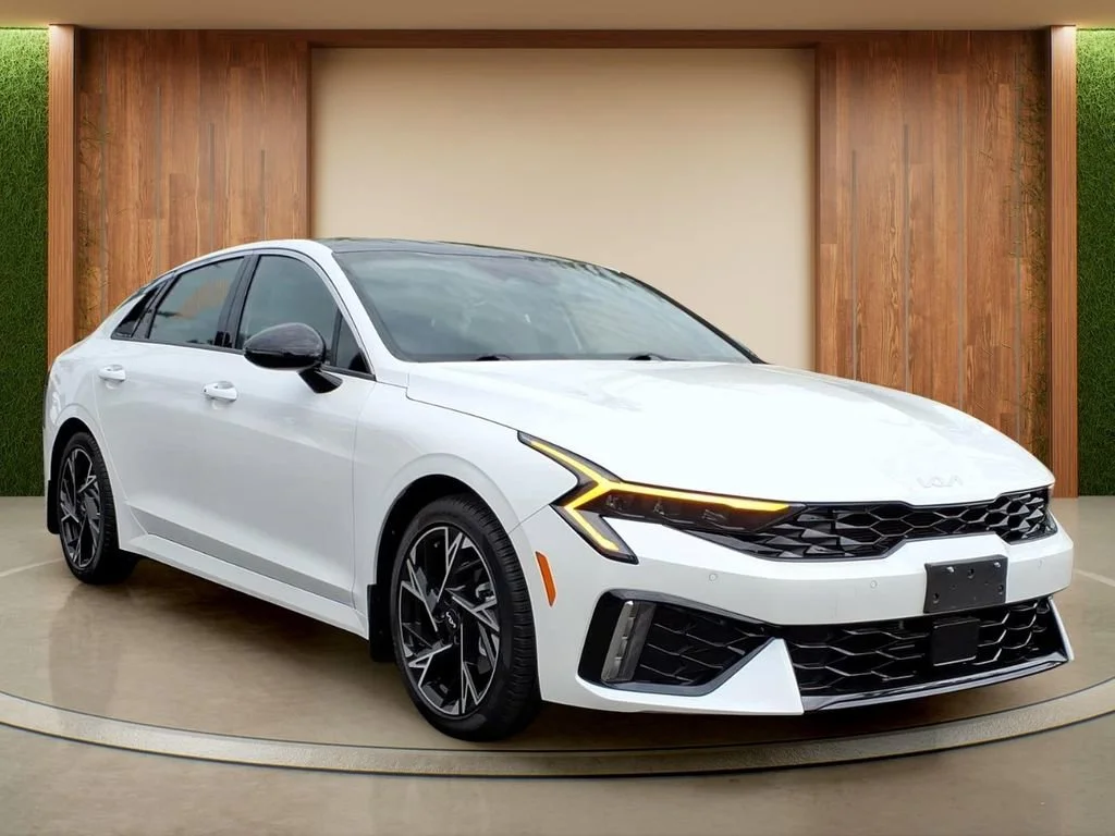2025 Kia Optima GT-Line AWD's photo
