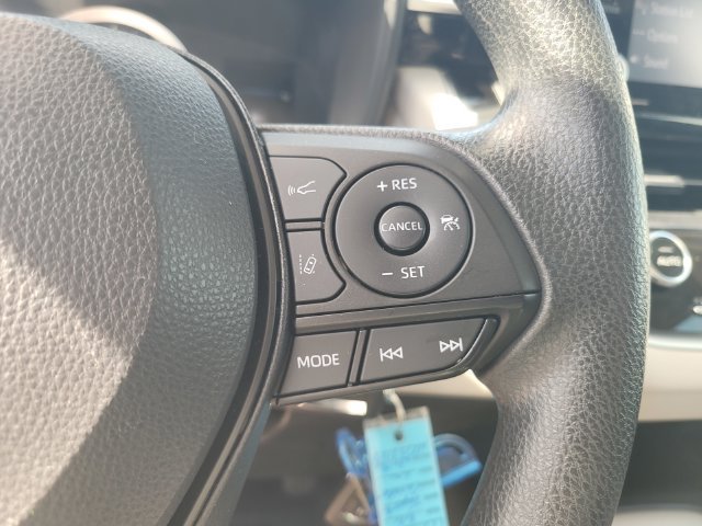 Used 2022 White Toyota LE image 27