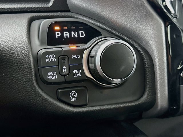 Used 2025 White Ram Big Horn/Lone Star image 17