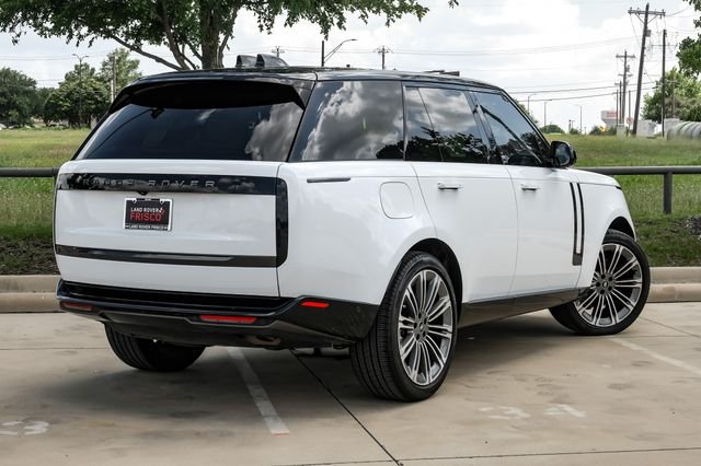 Used 2025 White Land Rover SE image 9