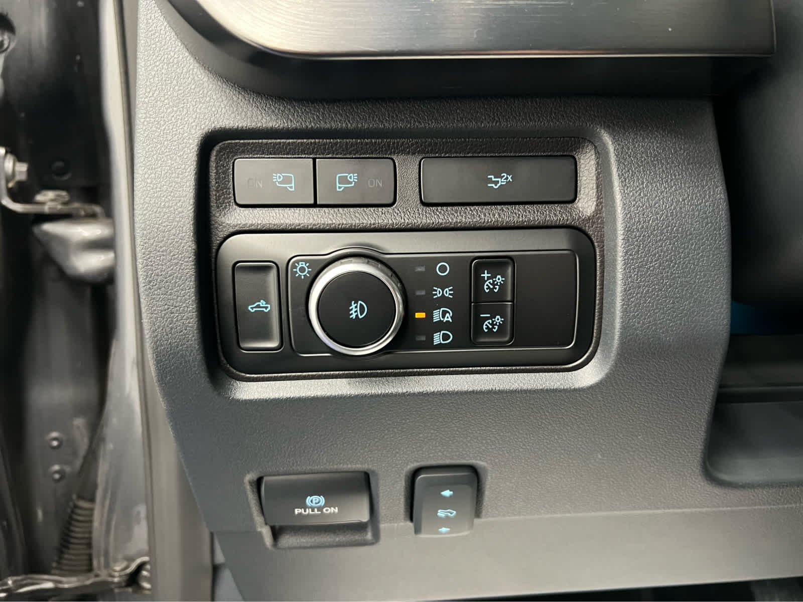 Used 2024 Carbonized Gray Metallic Ford LARIAT image 36