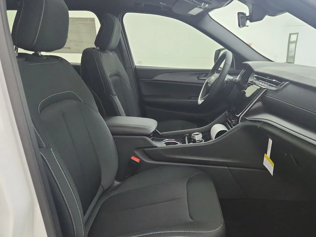 New 2026 Bright White Clearcoat Jeep Laredo X image 31