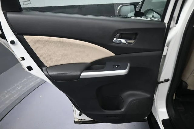 Used 2016  Honda Touring image 25