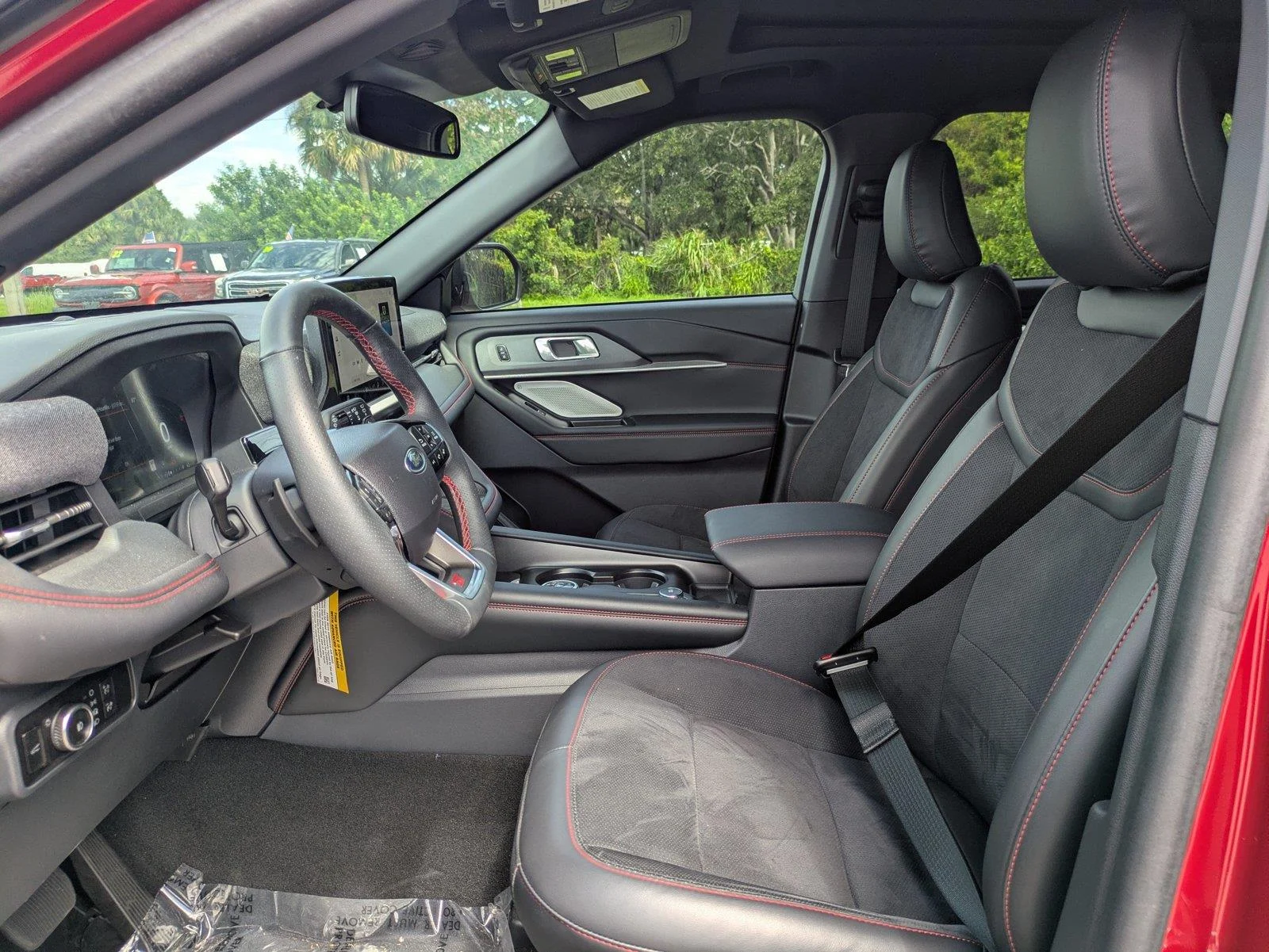 2025 Ford Explorer ST - Photo 23