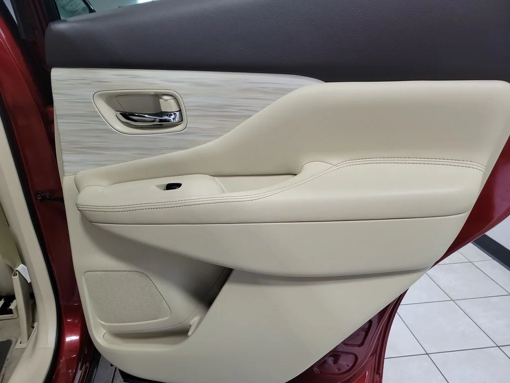 Used 2015 Red Nissan Platinum image 20
