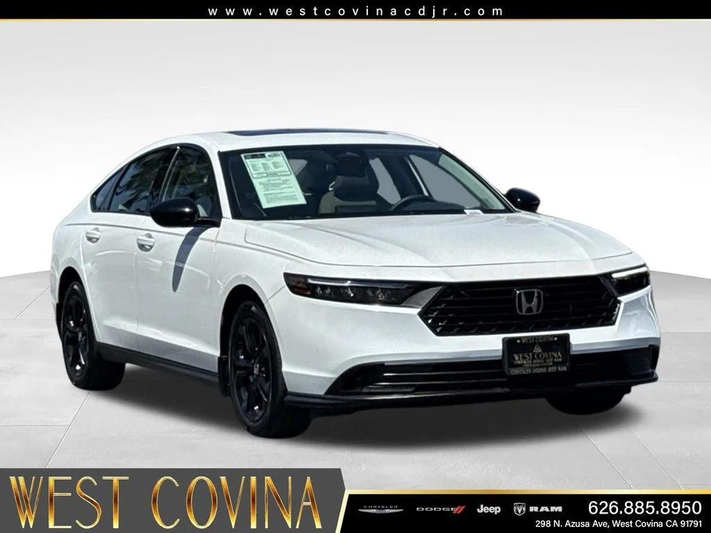 Used 2025 White Honda SE image 2
