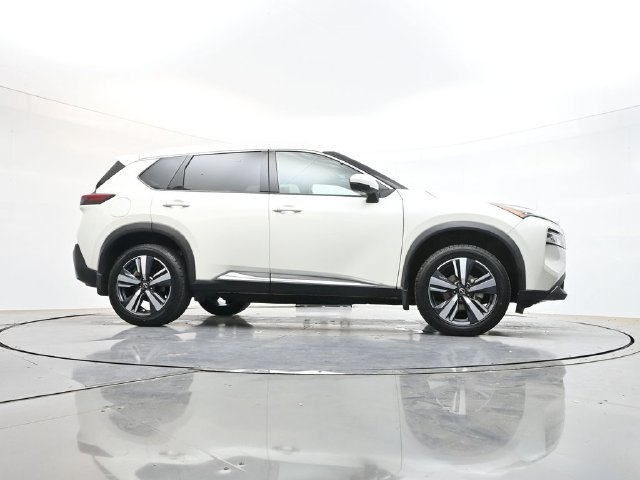 Used 2023 White Nissan SL image 33