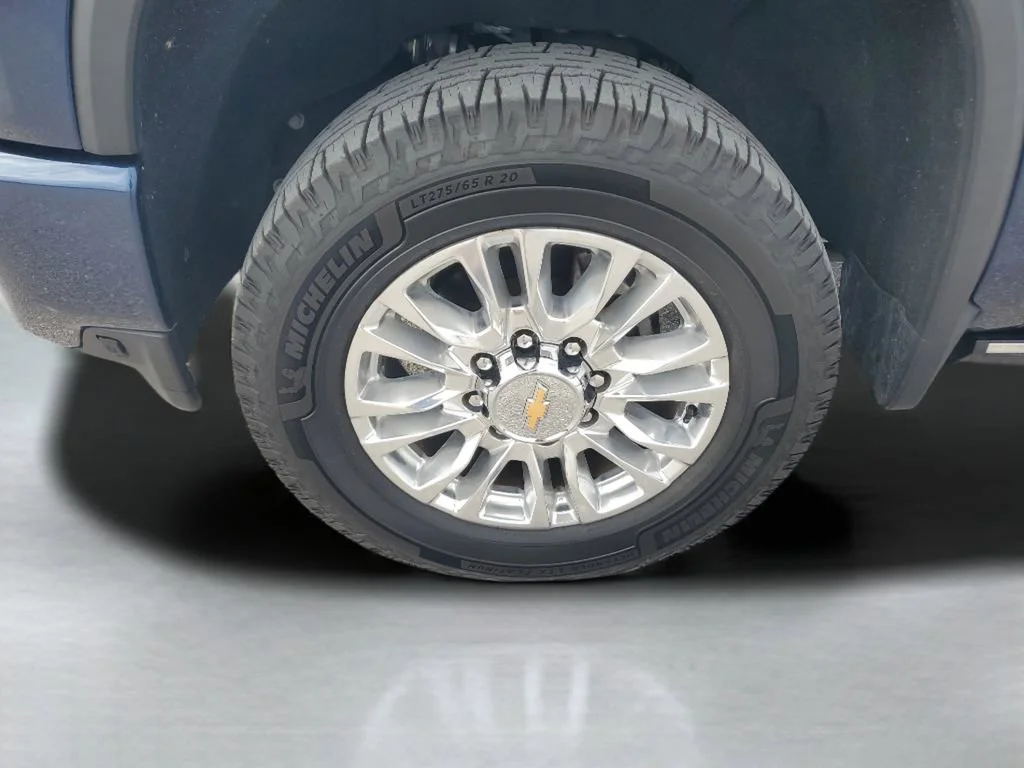 Used 2023 Northsky Blue Metallic Chevrolet High Country image 29