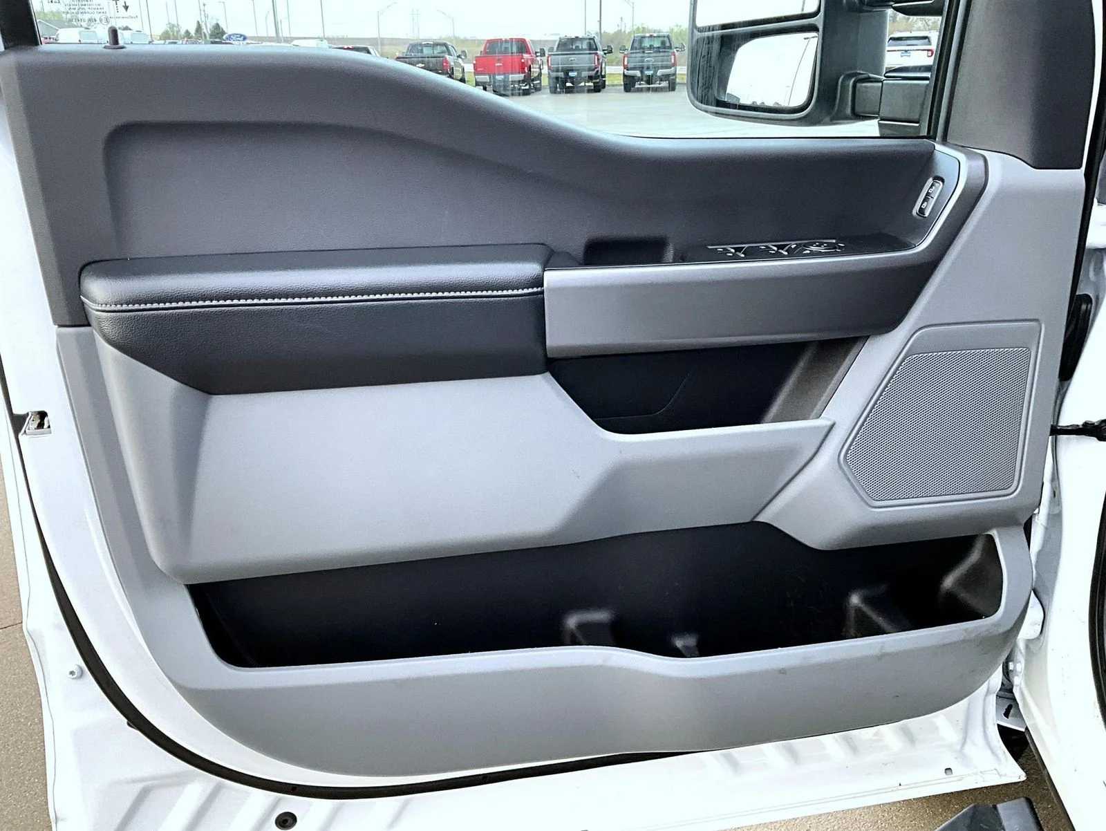 Used 2025 White Ford XLT image 9