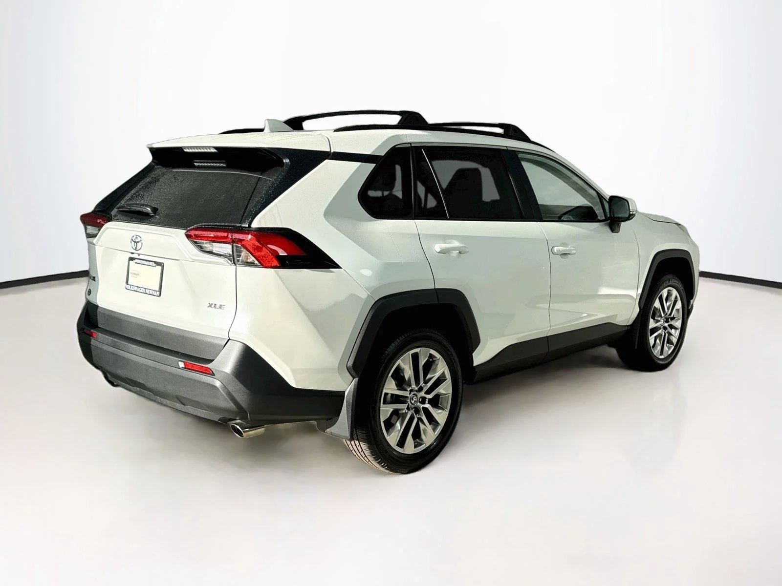 Used 2025 Wind Chill Pearl Toyota XLE Premium image 2