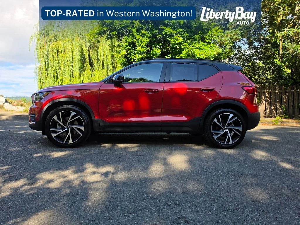 Used 2022 Red Volvo R-Design image 9