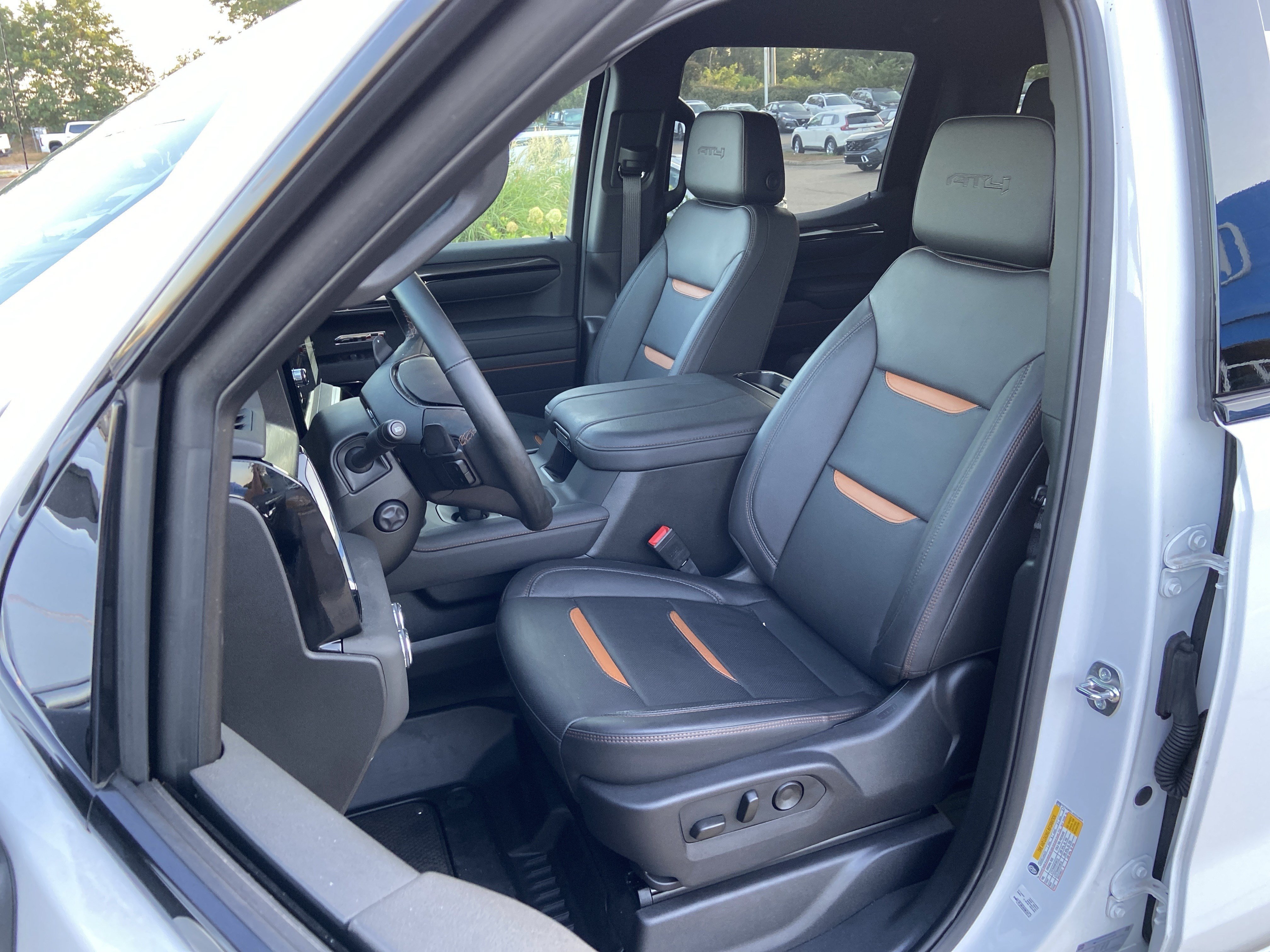 Used 2025 Summit White GMC AT4 image 18