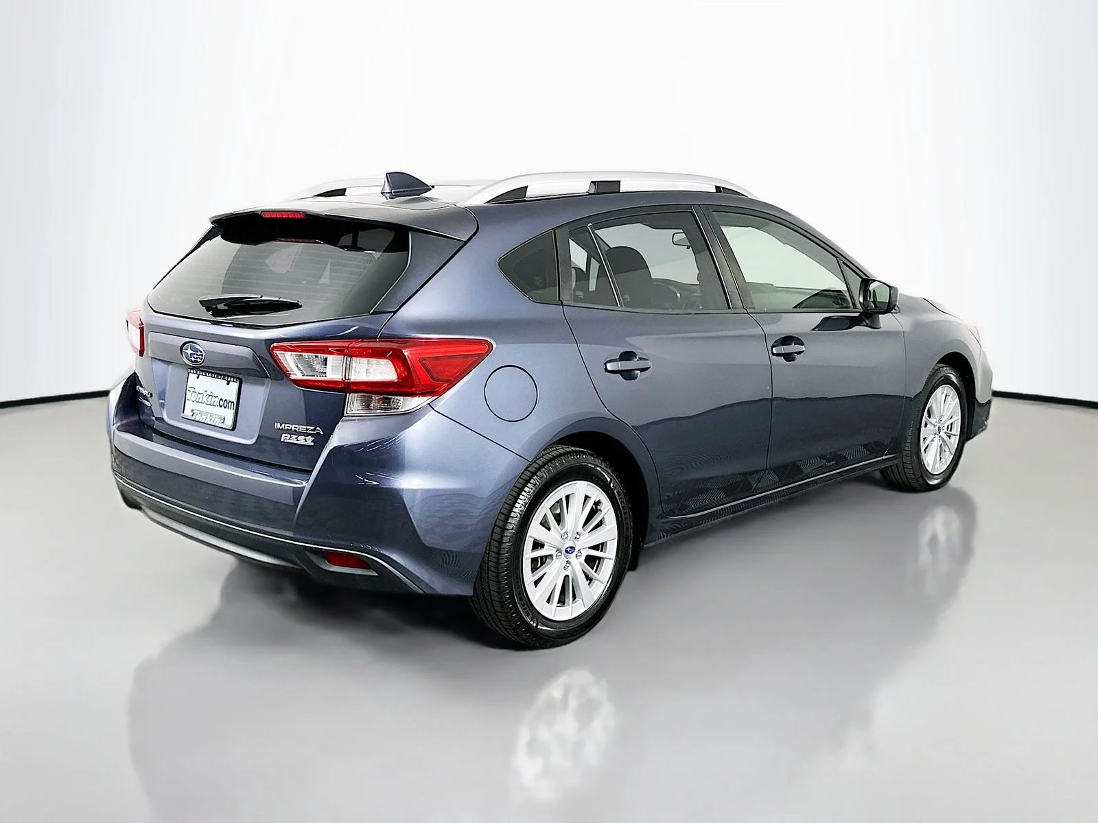 Used 2017 Carbide Gray Metallic Subaru 2.0i Premium image 7