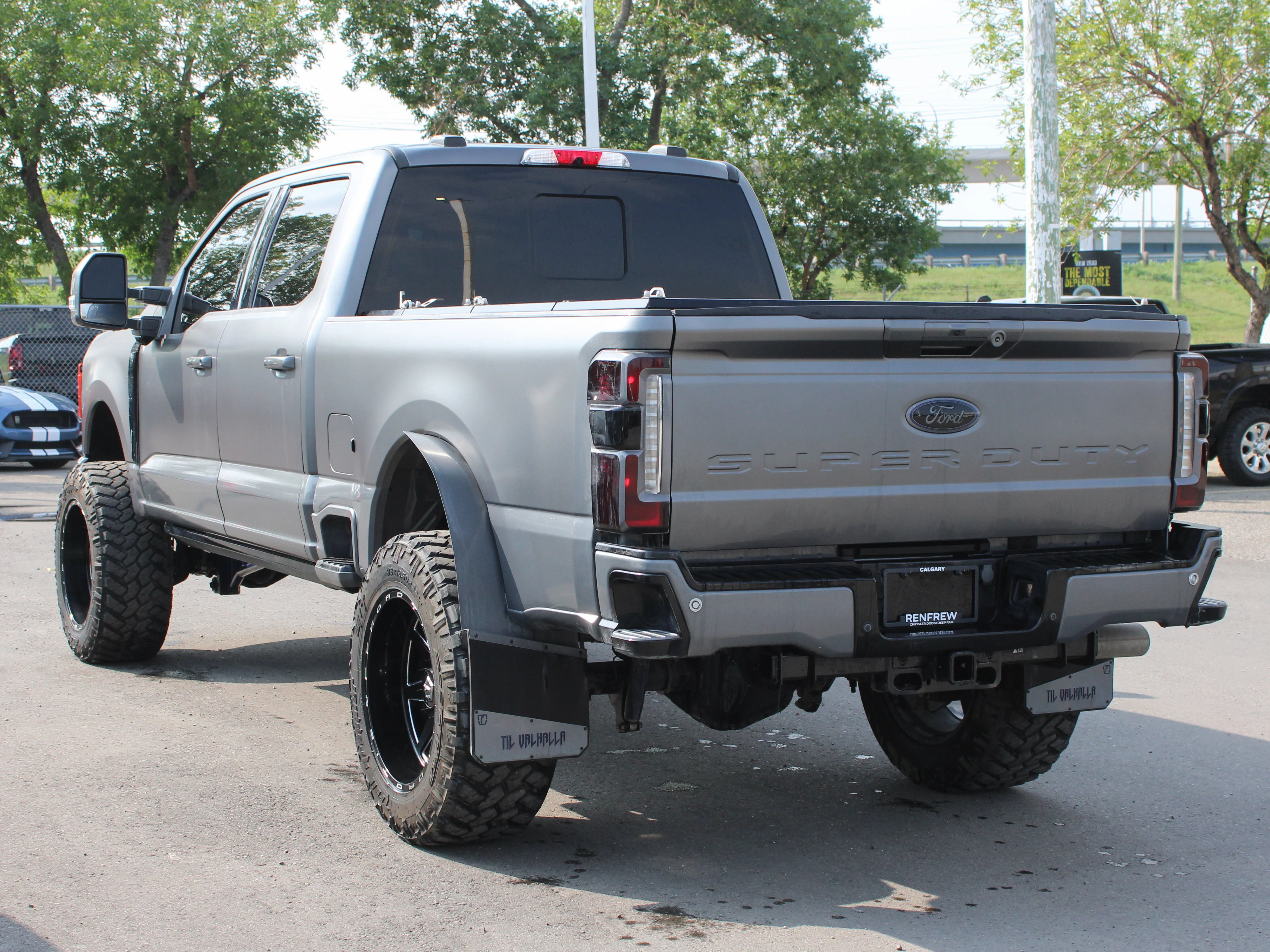Used 2023 Grey Ford LARIAT image 13
