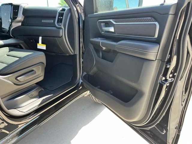 New 2026 Diamond Black Crystal Pearl-Coat Exterior Paint RAM Big Horn/Lone Star image 21