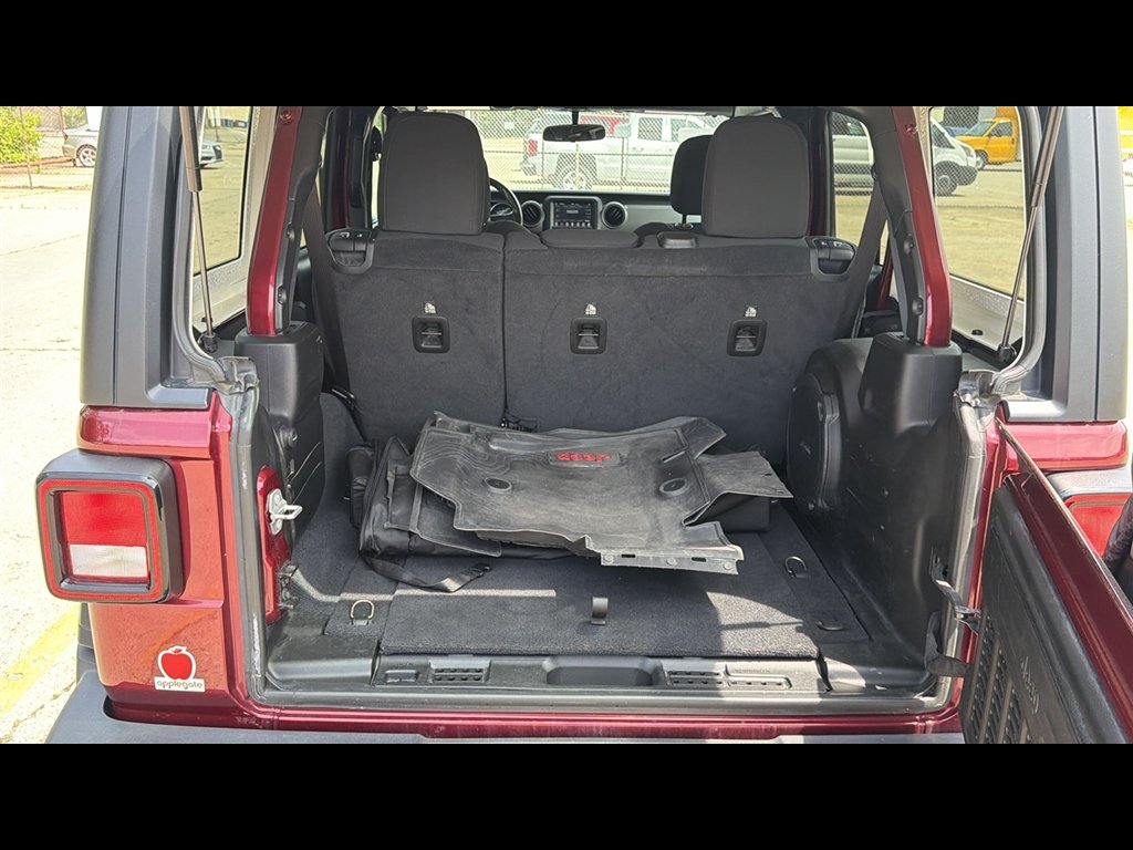 Used 2022  Jeep Unlimited Sport image 24