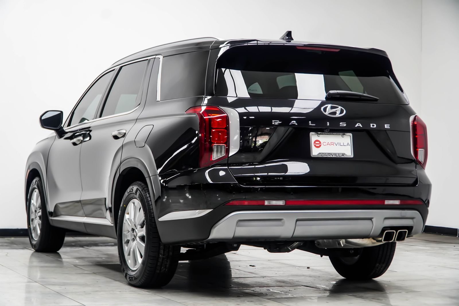 Used 2025 Black Hyundai SEL image 12
