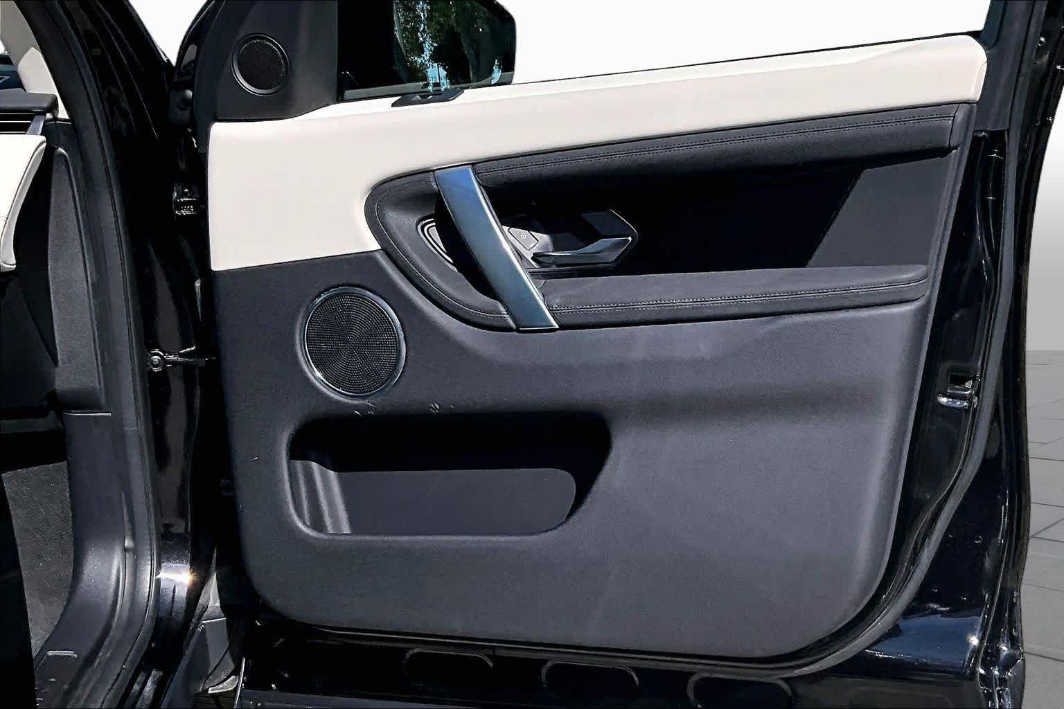 Used 2022  Land Rover S image 27