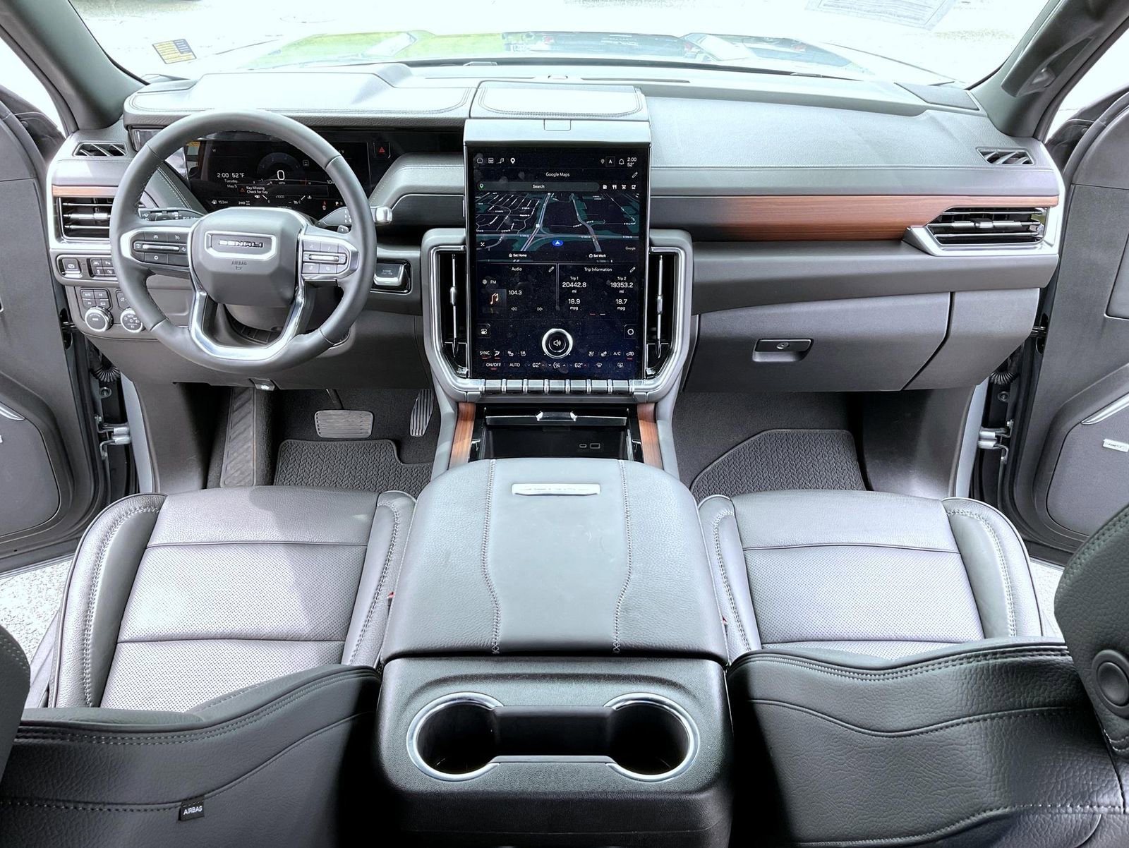 2025 GMC Yukon XL Denali - Photo 12