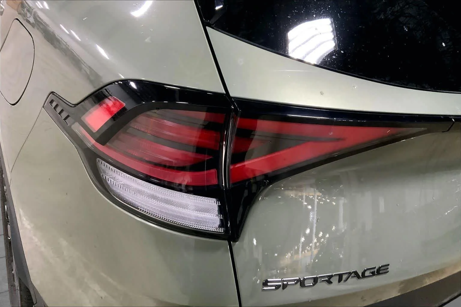 Used 2025 Jungle Green Kia X-Line Prestige image 29