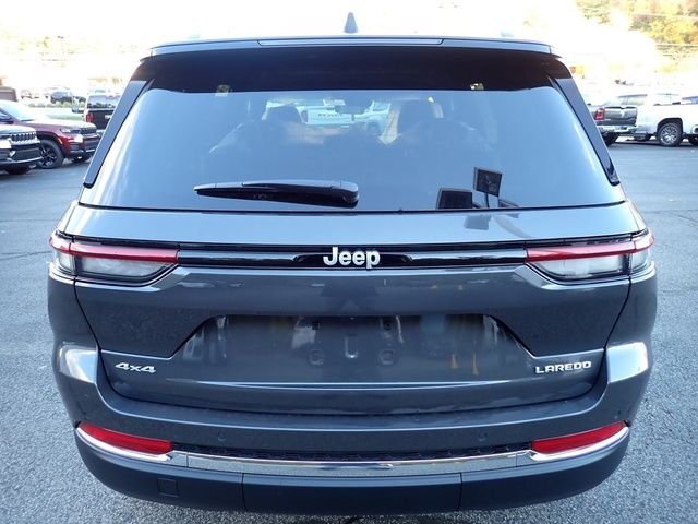 New 2025 Baltic Gray Metallic Clear-Coat Exterior Paint Jeep Laredo X image 4