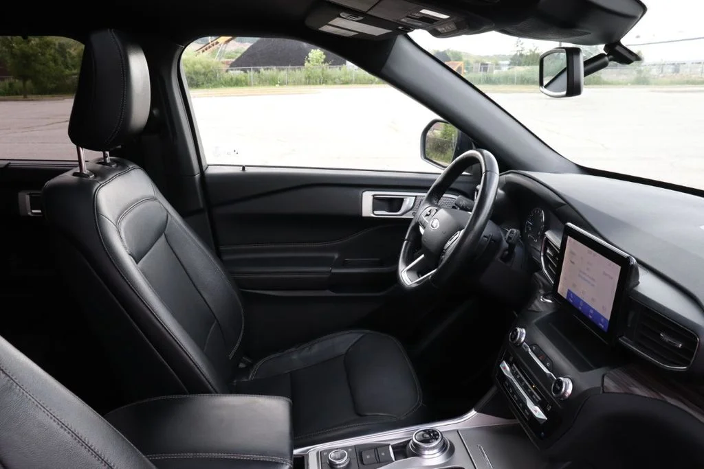 Used 2020 Blue Ford Limited image 11