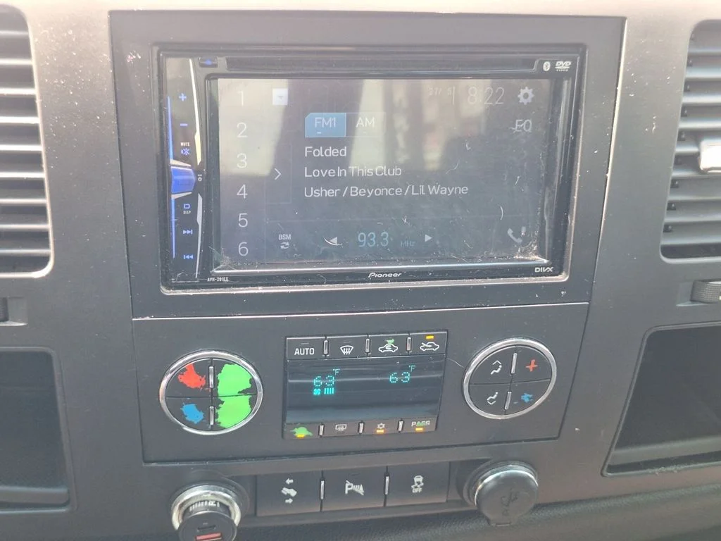 Used 2013 White GMC SLE image 14