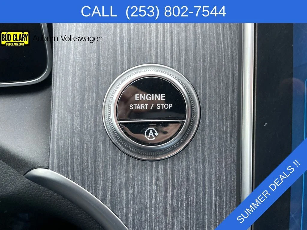 Used 2024 White Mercedes-Benz GLC 300 image 24
