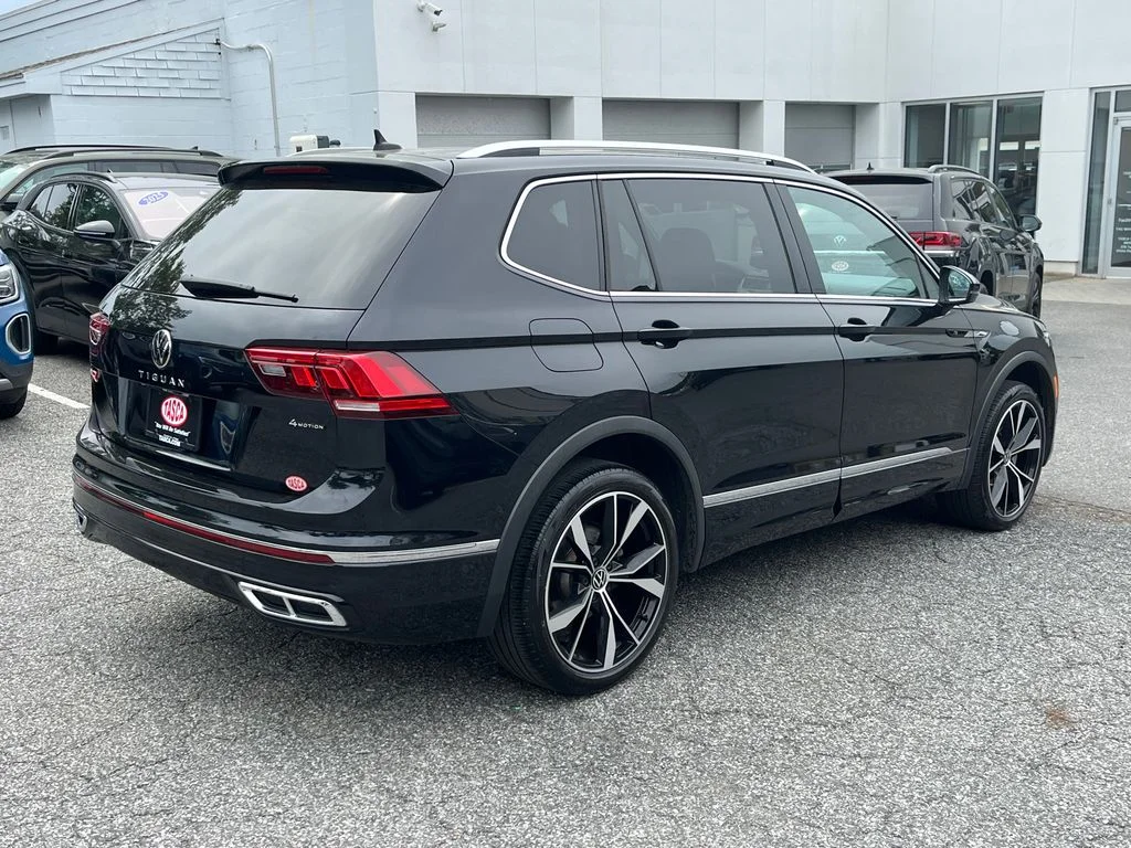 Used 2023 Black Volkswagen 2.0T SEL R-Line image 2