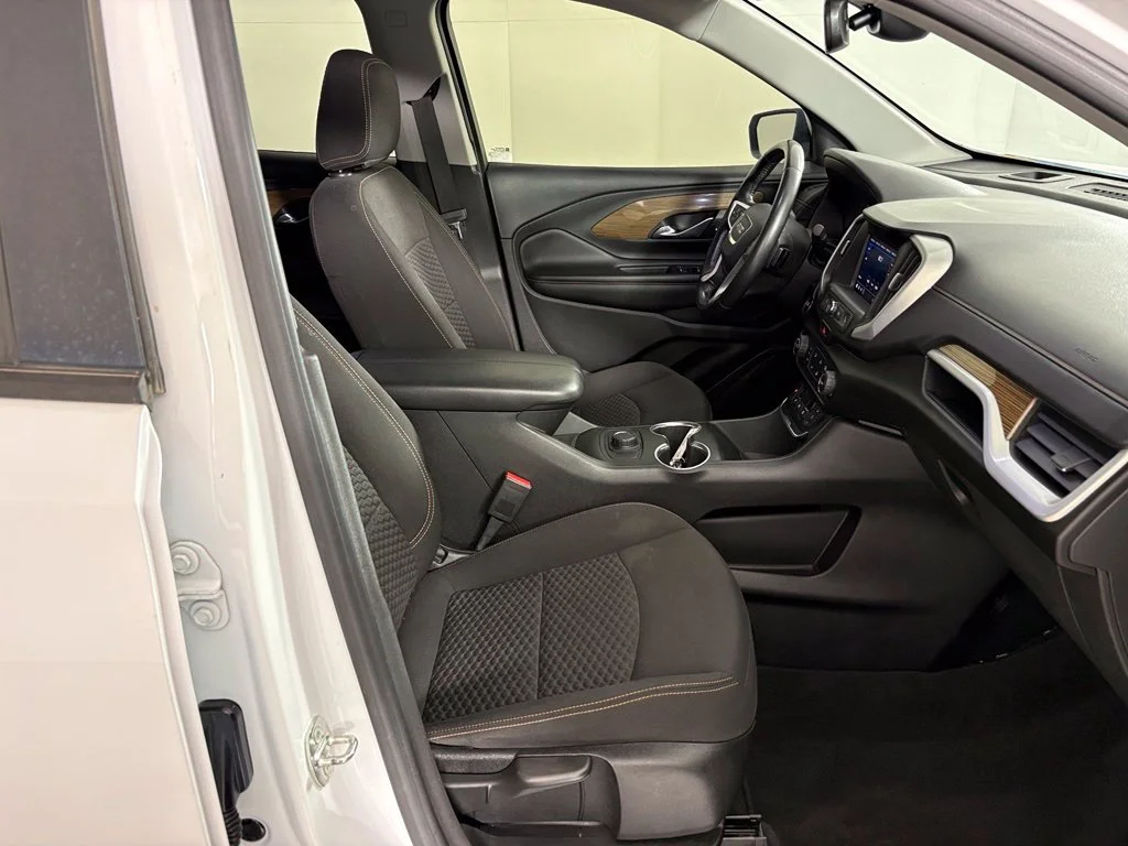 Used 2021 White GMC SLE image 40