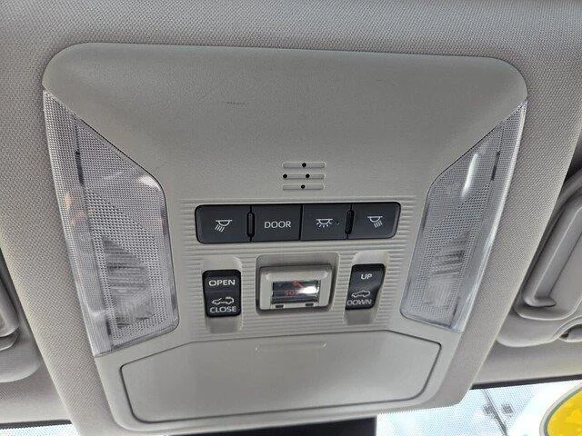 Used 2022 White Toyota XLE image 19